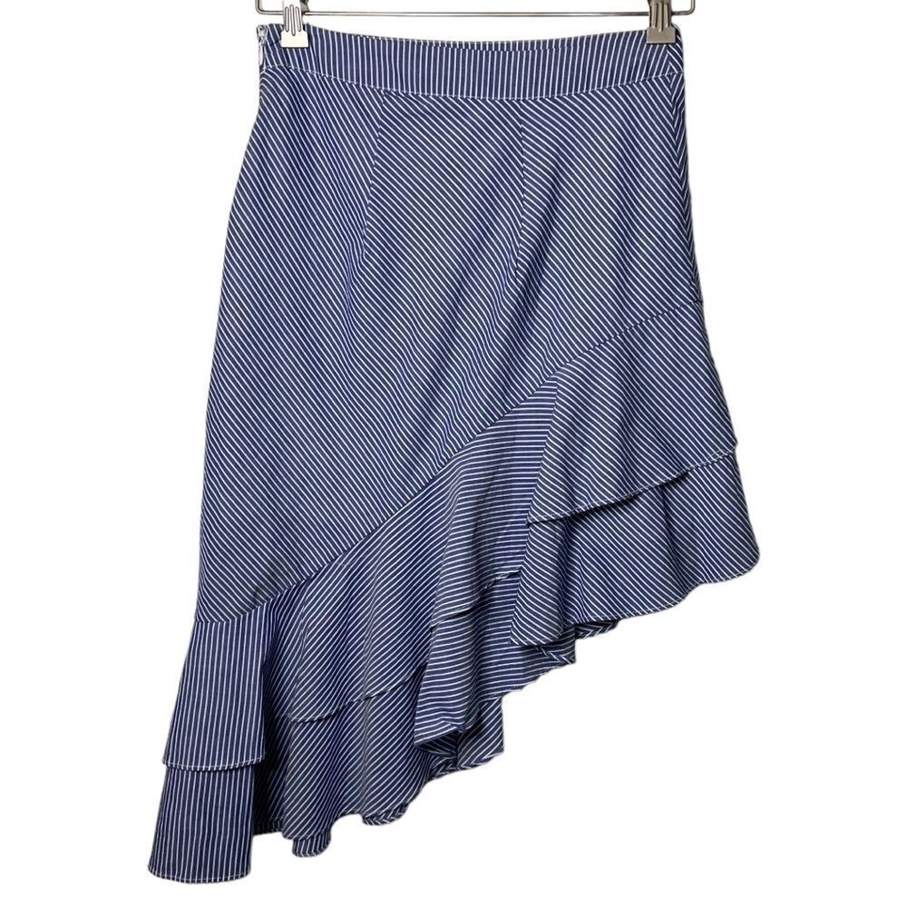 😊 3/$30 
NEW🏷 Woman’s Ruffle Tiered Skirt Blue Size 2